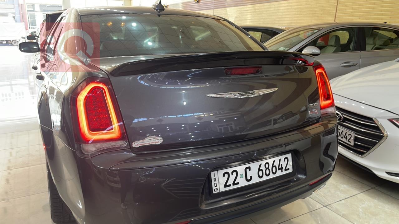 کرایسلەر 300